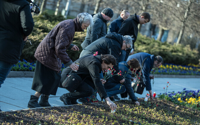 Tõnismäel meenutati pronksiööd.
