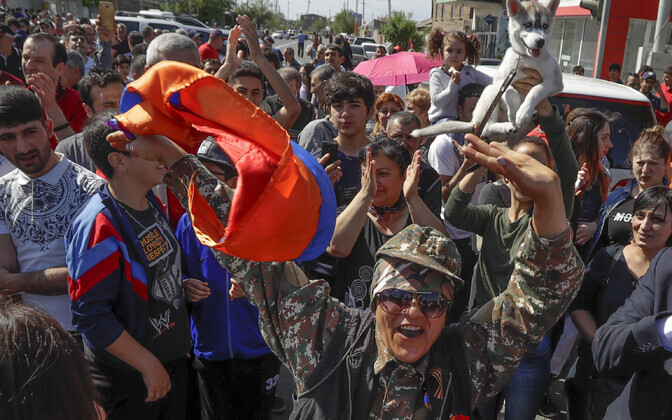 С раннего утра в Ереване перекрыты многие автодороги.