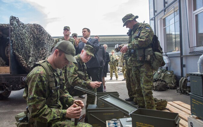 Юри Ратас на учениях 