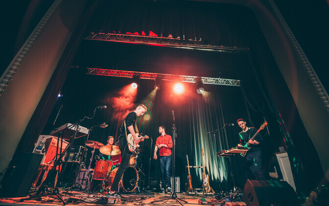 Miljardid ja Perfect Blue Sky