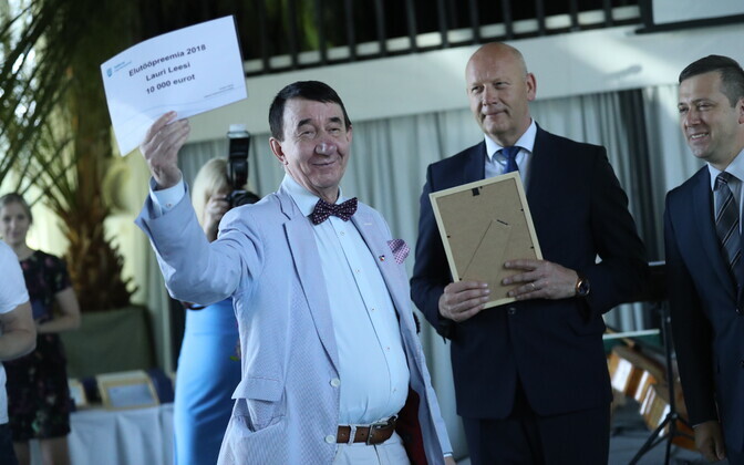 Andres Pajula ja Vadim Belobrovtsev andsid Lauri Leesile üle elutööpreemia