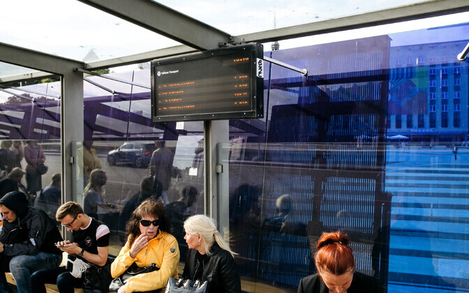 Электронные табло на автобусных остановках.