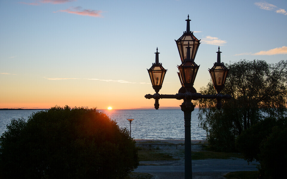 Suvine päikeseloojang Tallinnas