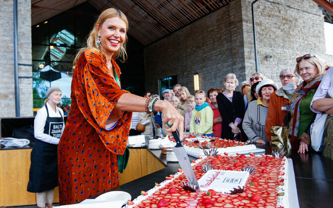 Фестиваль клубники на рынке у Балтийского вокзала.