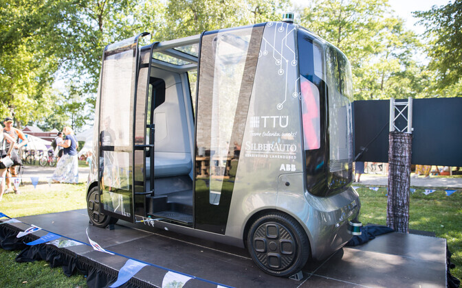 Самоходный автомобиль на Фестивале мнений.