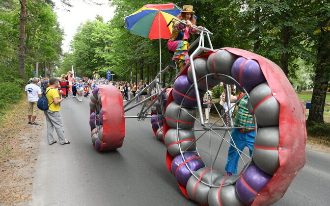 День города Нарва-Йыэсуу. карнавальное шествие природных стихий.