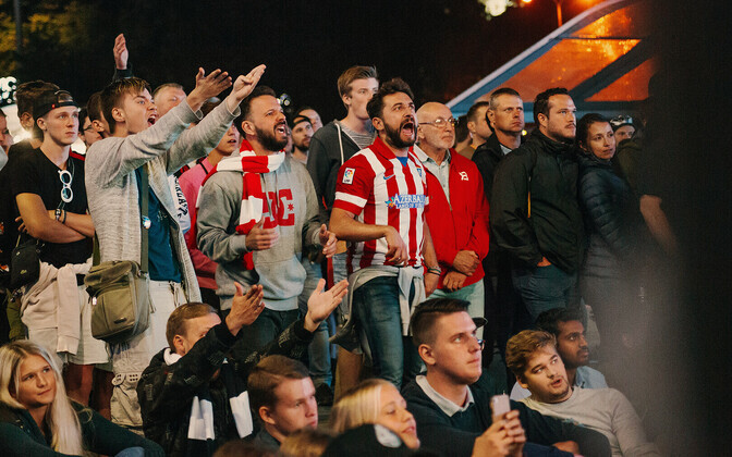 За матчем Суперкубка УЕФА наблюдали и на площади Вабадузе.