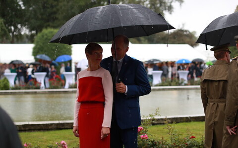 Guests at the President of Estonia's 2018 Rose Garden reception.