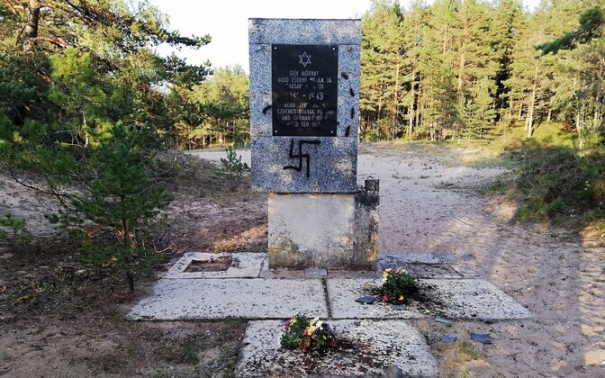 Vandalised memorials in Kalevi-Liiva, a Holocaust execution site in Harju County.