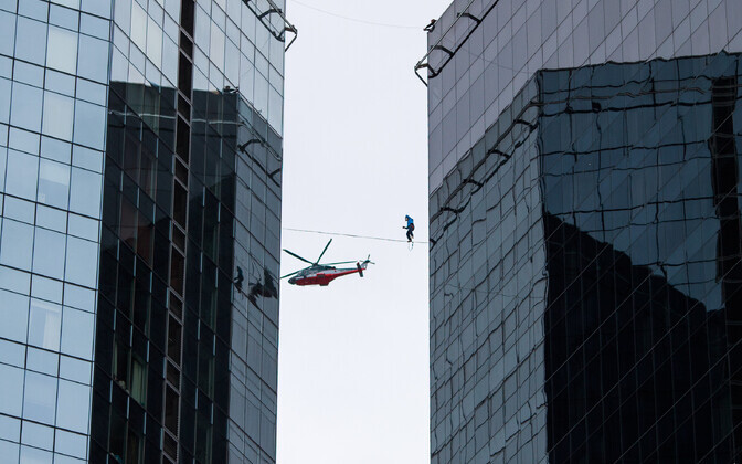 Яан Роозе установил мировой рекорд, сделав сальто назад на высоте 117 метров.