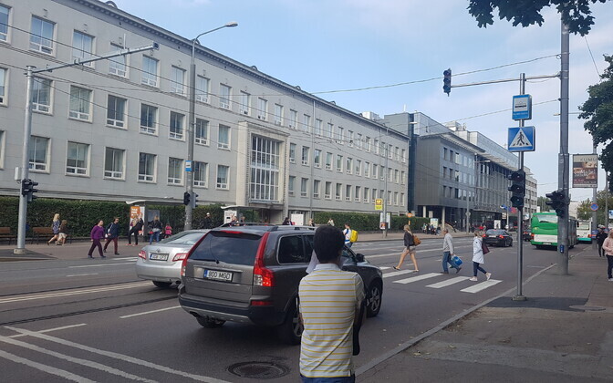 Tallinna Ülikooli juures olev ülekäigurada on nüüd reguleeritud.
