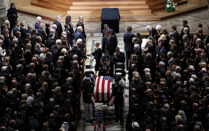 John MacCaini ametlik matusetalitus Washingtoni rahvuskatedraalis.