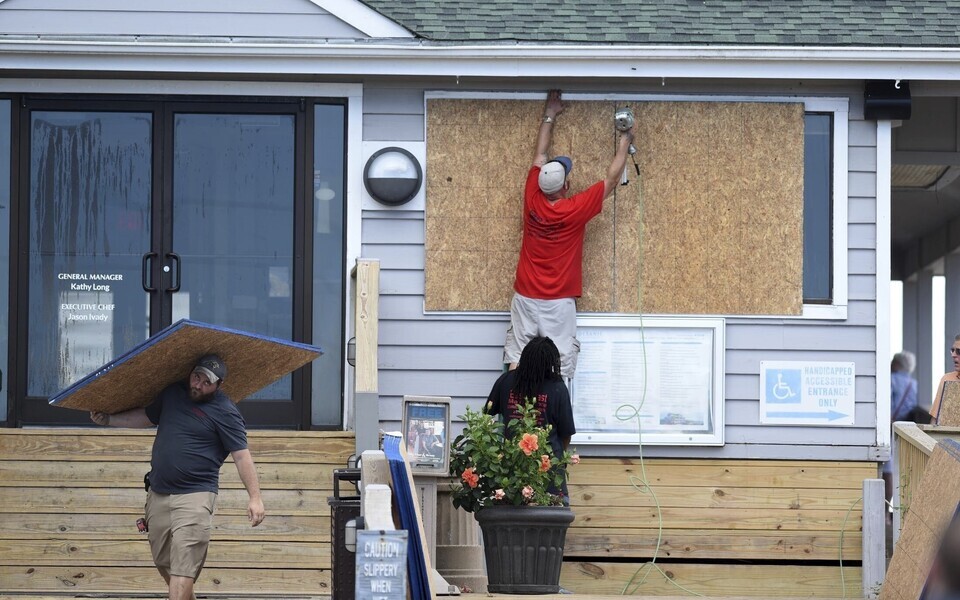 Жители США готовятся к приходу урагана.