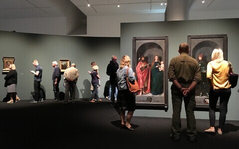 People squeezing in a last-minute visit to the Michel Sittow exhibit at Kumu Art Museum in September.