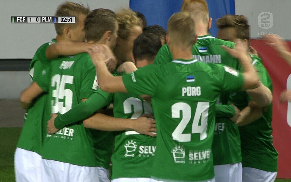 FC Flora mängijad tähistamas