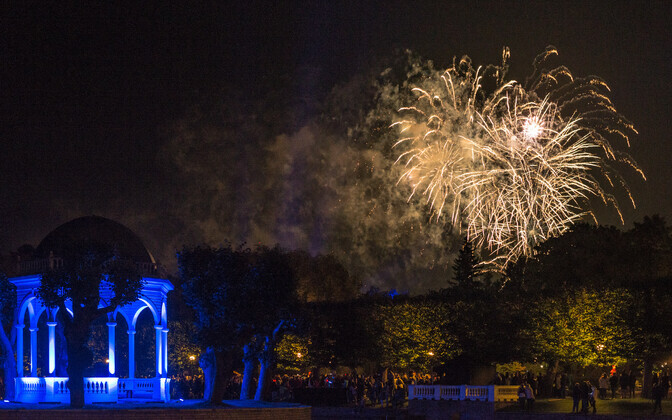 Valgus Kõnnib Kadriorus