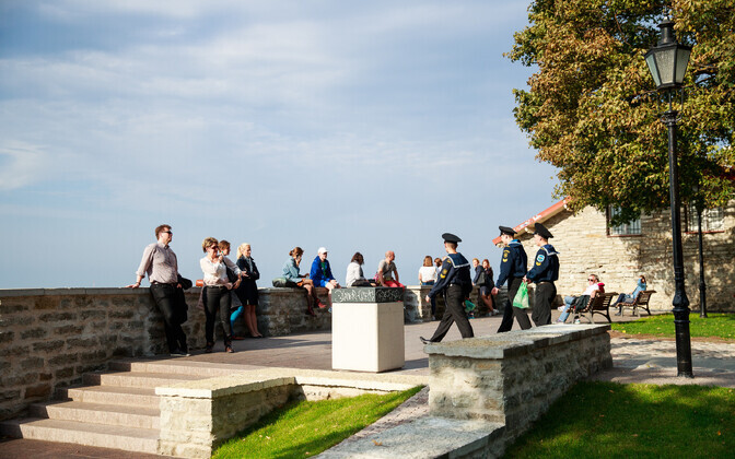 Отреставрированный Епископский сад.
