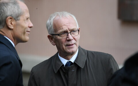 President of the Riigikogu Eiki Nestor (SDE).