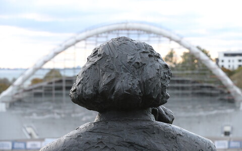 The statue of Gustav Ernesaks overlooks ongoing renovations at the Tallinn Song Festival Grounds, where the Gulf of Finland can currently be seen through the arch. October 2018.