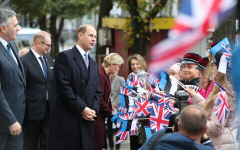 The Earl and Duchess of Wessex visiting students at Tallinn English College. 8 October 2018.