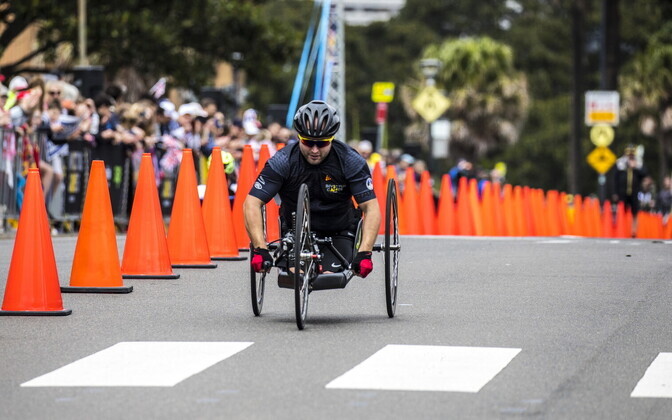 Võitmatute mängude avapäeva jalgrattavõistlused.