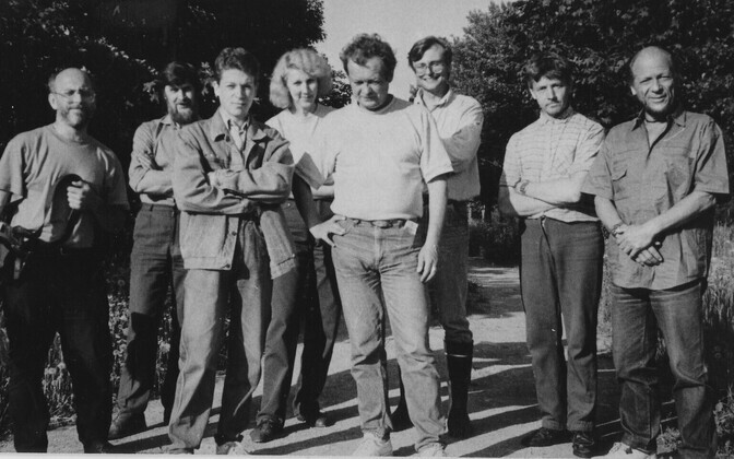 Võttegrupp: Jüri Vaher, Heino Mereküla, Jaan Kask, Õie Arusoo, Egon Tamra, Urmas Vahuri , dendroaia peremees, Peeter Tooming. 1995