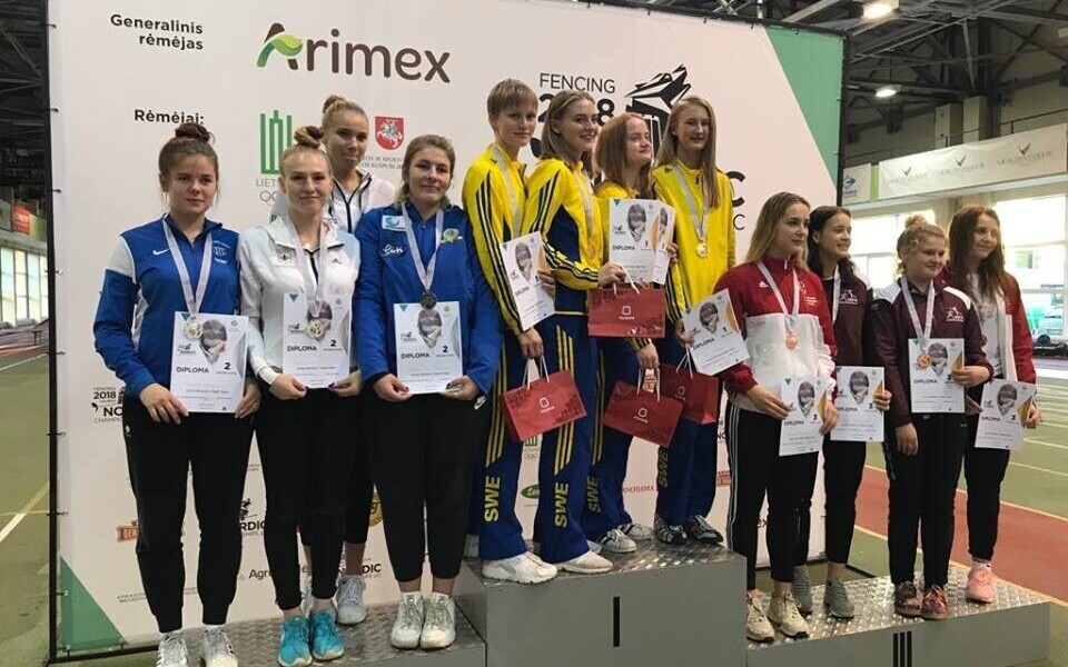 Juunioride võistkondlikul turniiril saavutas naiskond (Karoliine Loit, Carmen-Lii Targamaa, Andra Talen, Sandra Skoblov) teise koha.