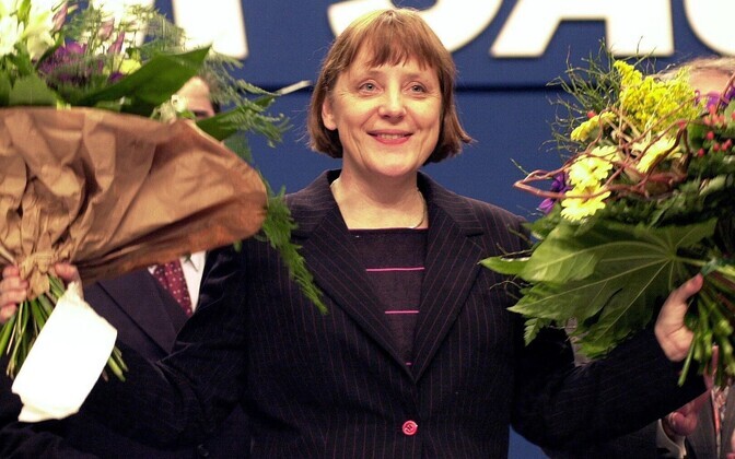 Angela Merkel valiti CDU liidrikd 2000. aasta aprillis.