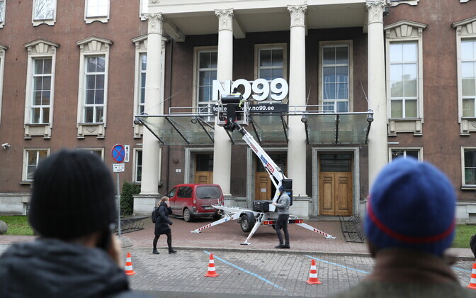 NO99 teatrimaja sildi eemaldamine.