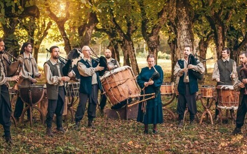 Latvian drum and bagpipe band Auļi.
