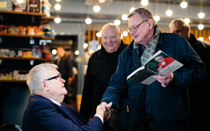 Edgar Savisaar esitles raamatut