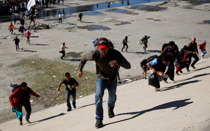 Попытка прорыва границы между Мексикой и США.