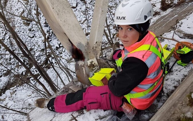 Valaste vana vaateplatvorm lasti õhku, lõhkemeister Teele Tuuna.