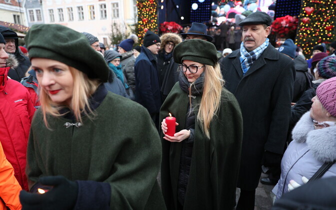 Advendiküünla süütamine raekoja platsil