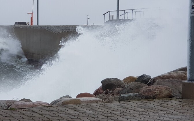 Tuulemöll Kuivastu sadamas