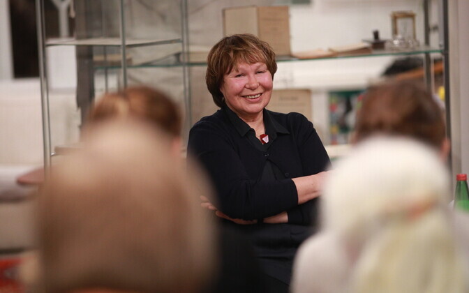 Viivi Luik maalis Paul-Eerik Rummost sõnaportree.