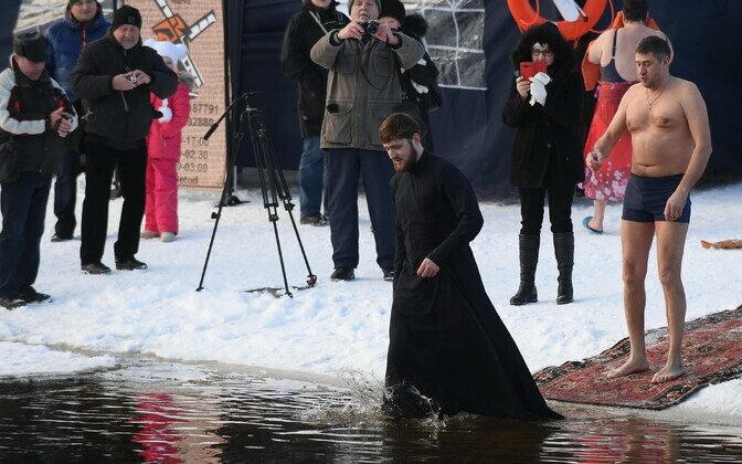 Крещенские купания в Нарве 19 января 2019 года.