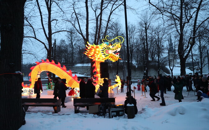 Китайские светящиеся скульптуры на бульваре Каарли в Таллинне.