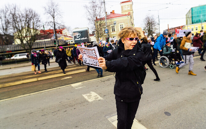 В Таллинне прошло шествие в поддержку PewDiePie.