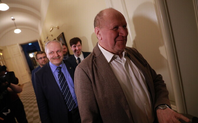 Коалиционные консультации центристов, EKRE и Isamaa.