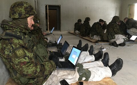 Estonian troops participating in Vikerraadio's e-dictation exercise. March 14, 2019.