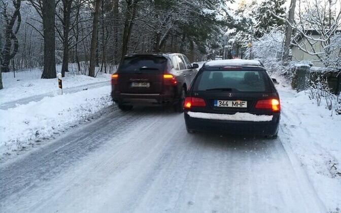 Vabaõhukooli tee, mille äärde rajatav kõnnitee elanikes küsimusi tekitab.
