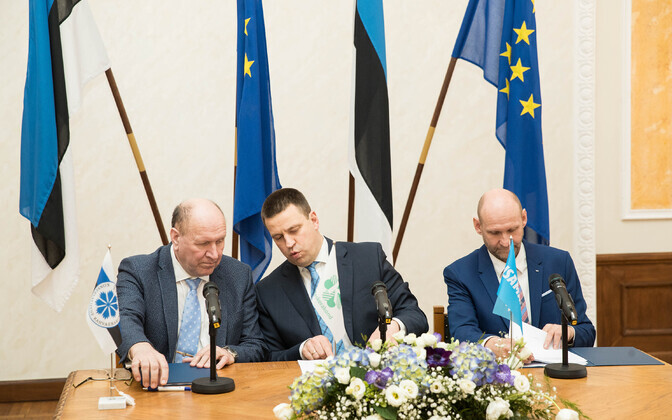 Подписание коалиционного договора Центристской партии, EKRE и Isamaa 8 апреля 2019 года.