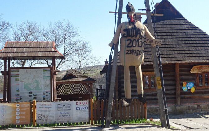 Juudast kujutav nukk Poolas Pruchniki väikelinnas.
