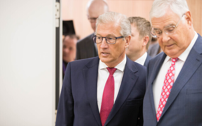 Адвокат Айвар Пильв и бизнесмен Александер Кофкин в суде.