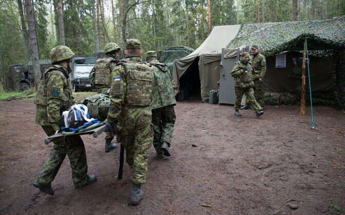 Parameedikute rühm kevadtormil.