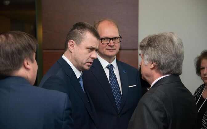 Министр иностранных дел Урмас Рейнсалу встретился с послами.