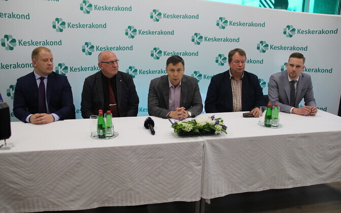 Старейшина Пирита Тынис Лийнат, старейшина Пыхья-Таллинна Пеэтер Ярвелайд, мэр Таллинна Михаил Кылварт, старейшина Ласнамяэ Андрес Вяэн, старейшина Хааберсти Андре Ханимяги.