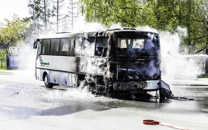 Raplas süttis lapsi vedanud buss.