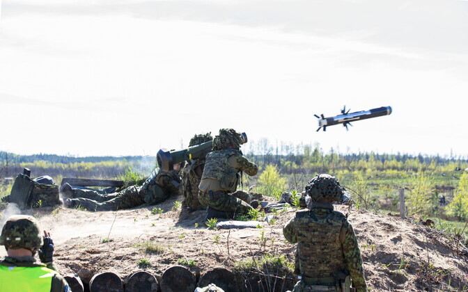 Kevadtormi lahinglaskmistel paukusid suurtükid, miinipildujad ja raketid.